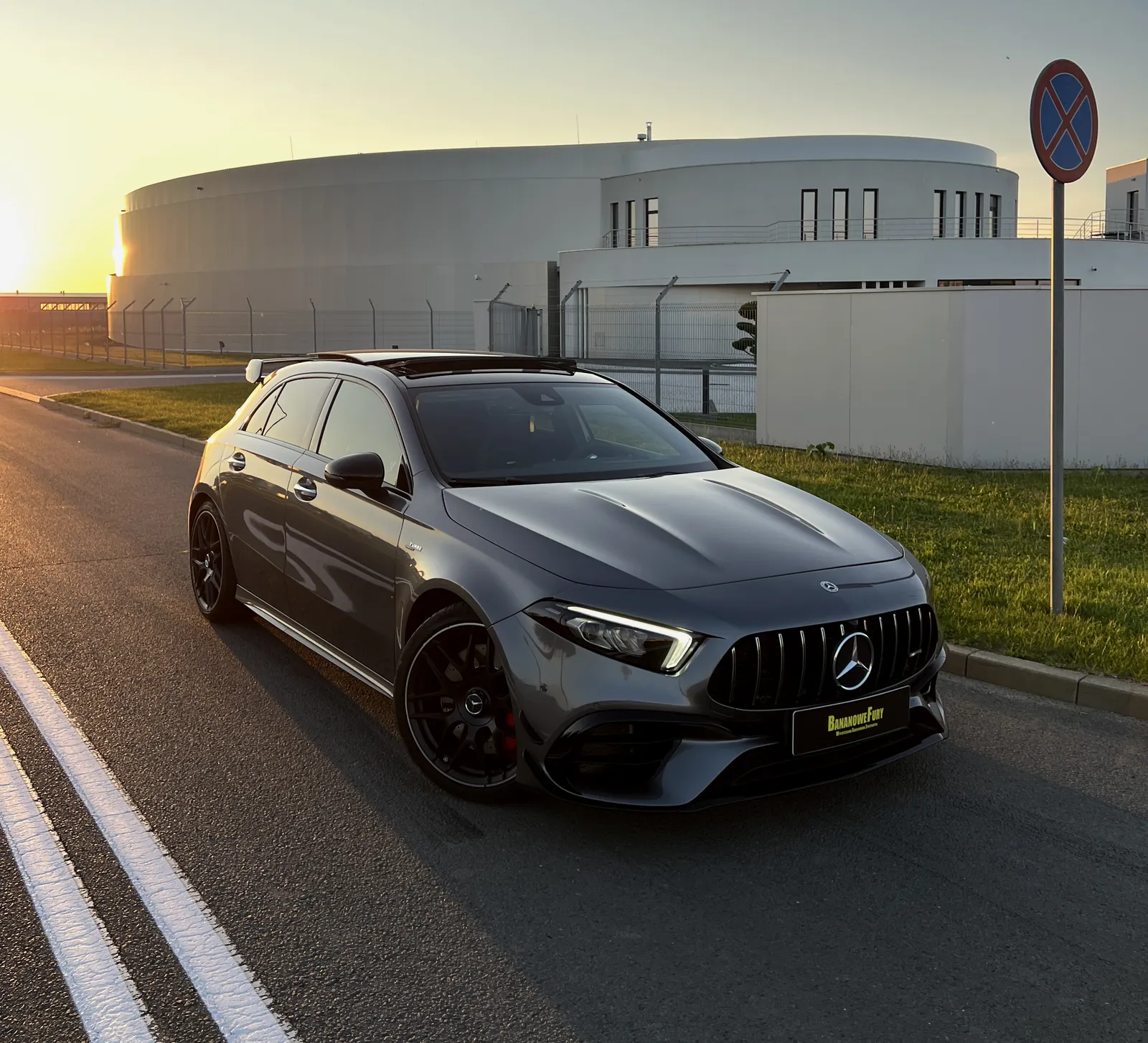 Mercedes-AMG A45 S szary metalik
