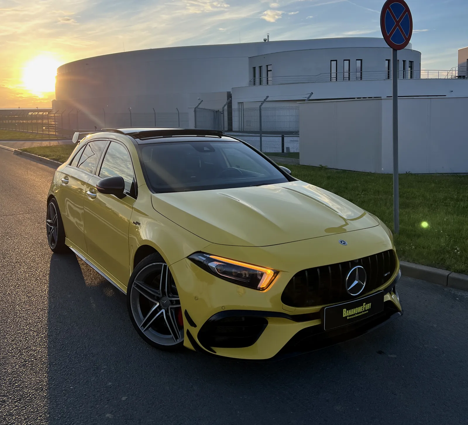 Mercedes-AMG A45 S żółty